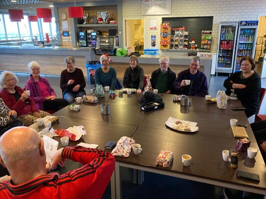 Senior-fit groep viert kerst Senior-fit groep viert kerst